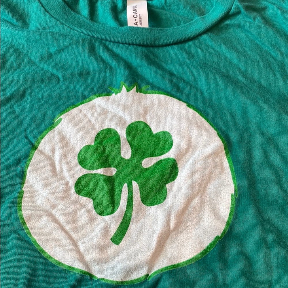 Juniors medium Green Short Sleeve Tee with Shamrock Design